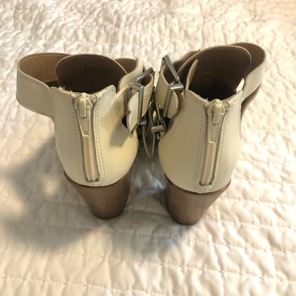 ‼️SOLD‼️ NWOT Gianni Bini Cut Out Block Heel Ankle Booties, Size: 6 Color: Cream - Picture 10 of 12